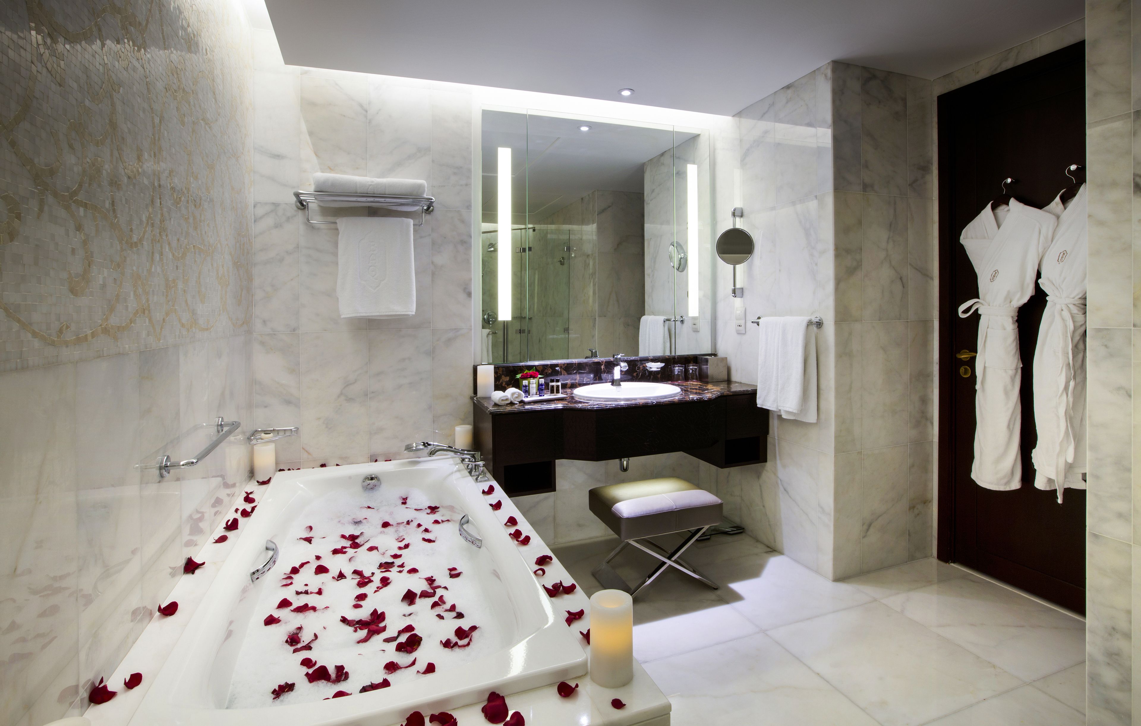 Bab Al Qasr Hotel