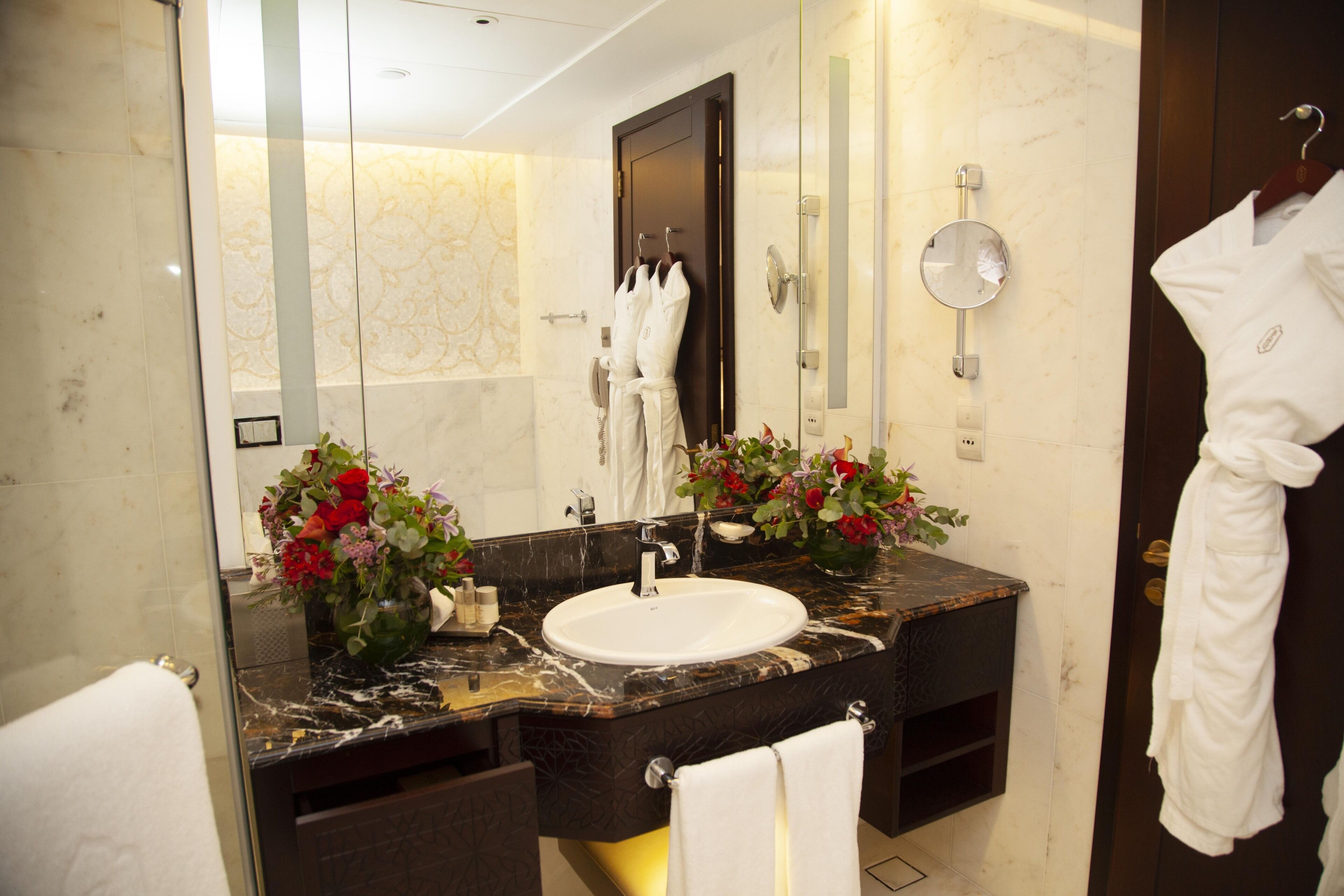 Bab Al Qasr Hotel