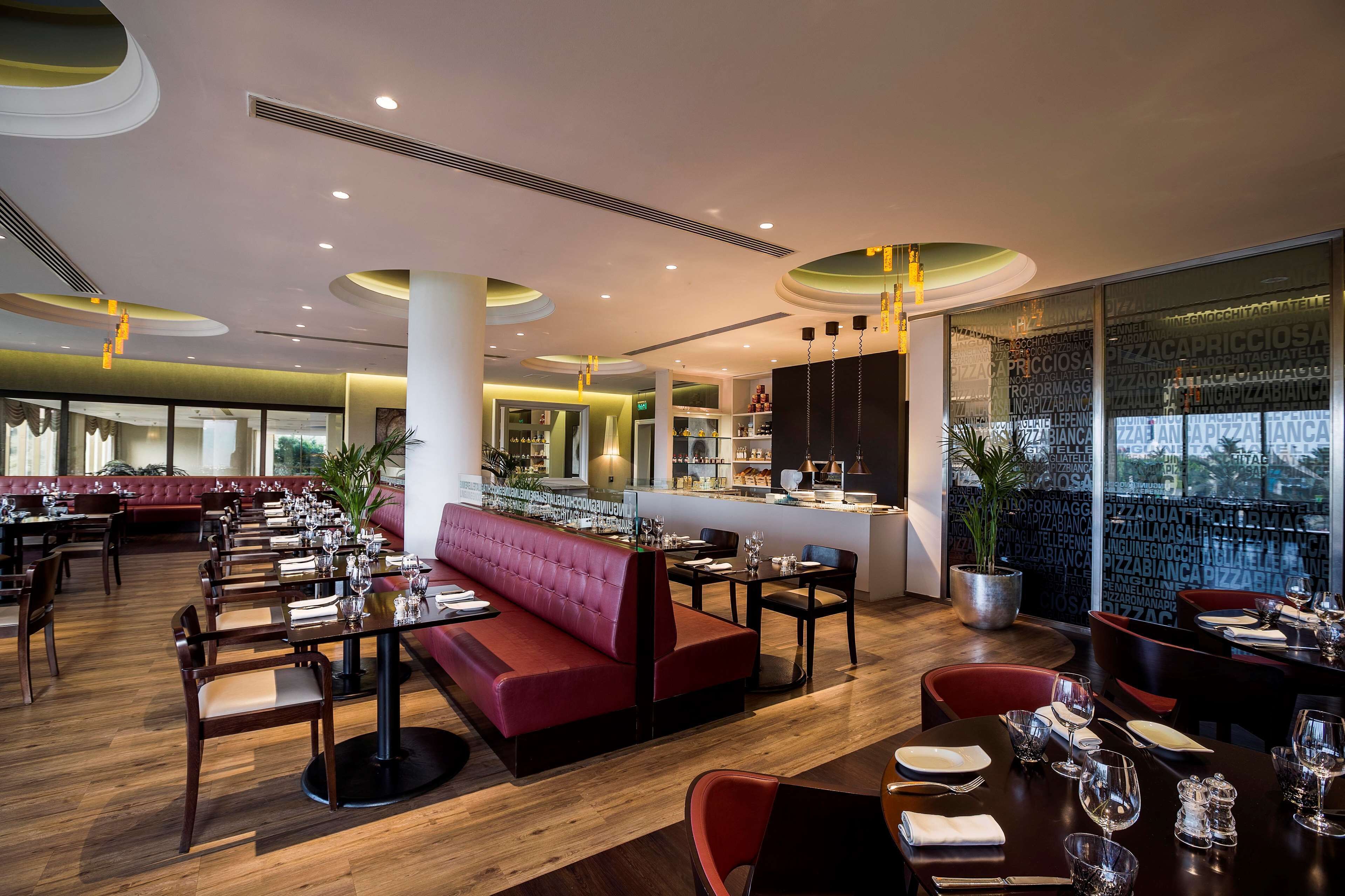 Radisson Blu Hotel & Resort, Abu Dhabi Corniche