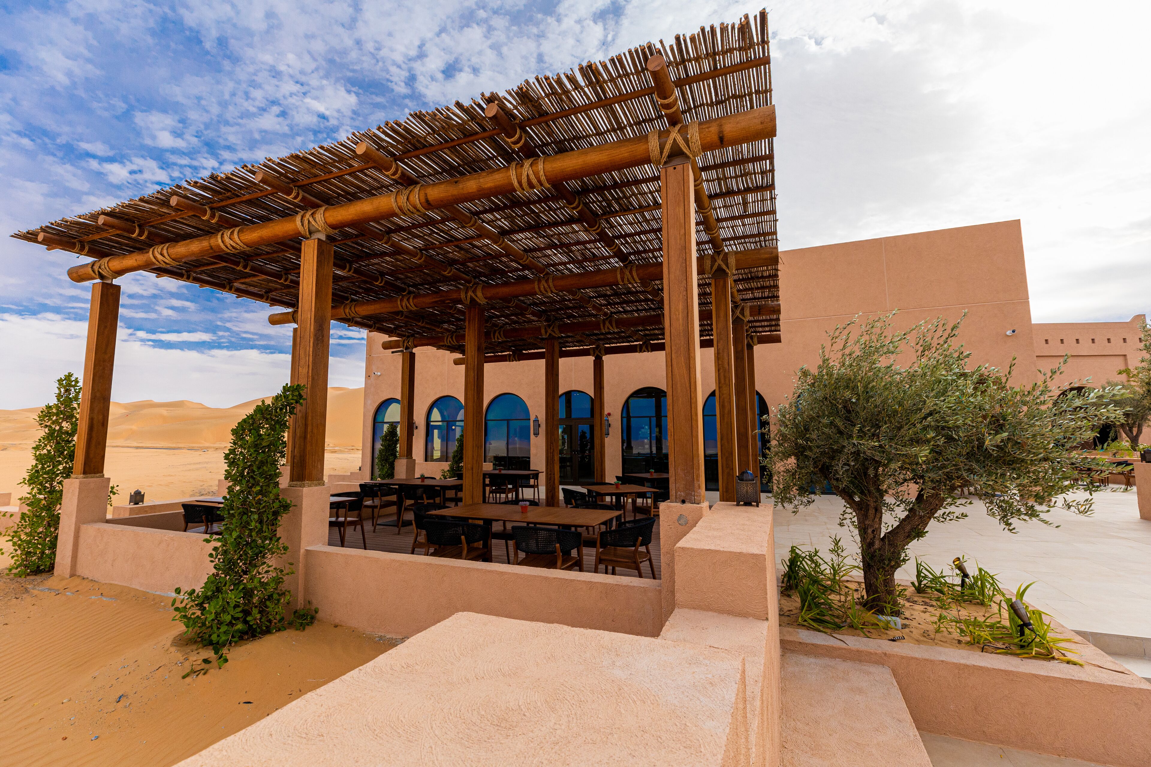 Bab Al Nojoum Bateen Liwa