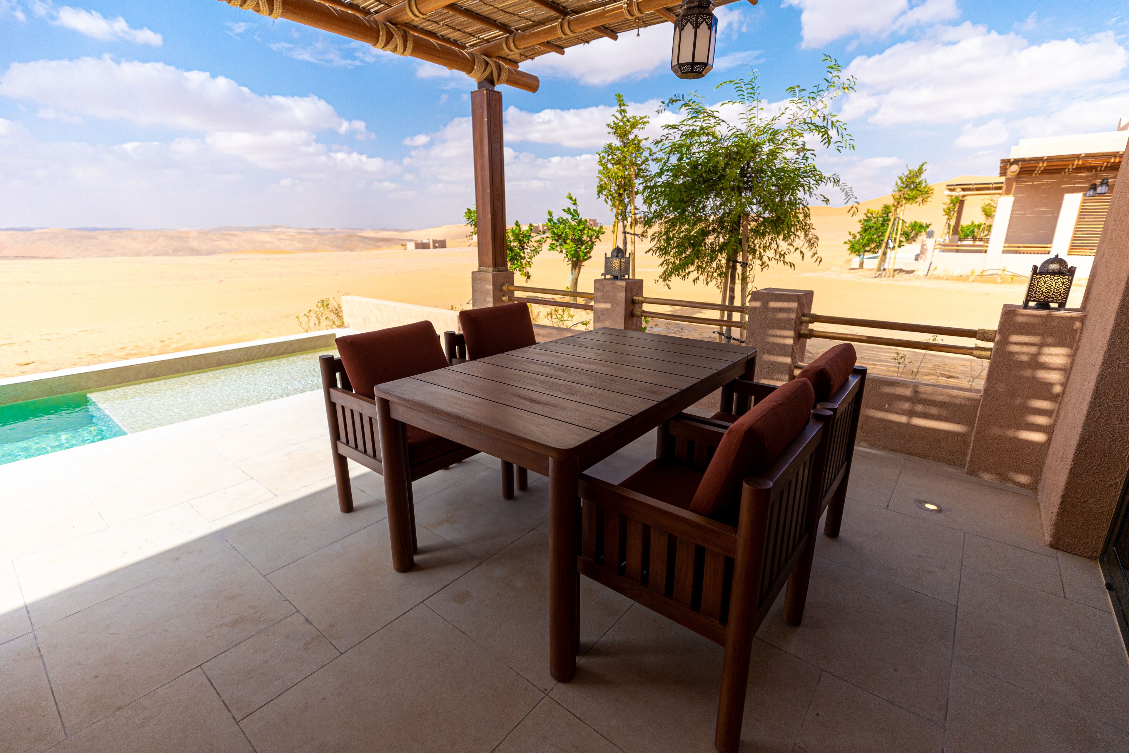 Bab Al Nojoum Bateen Liwa