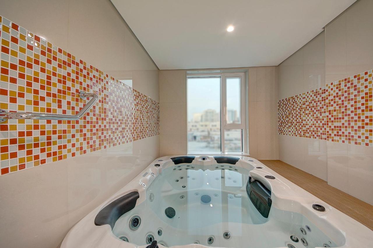 Al Khoory Atrium Hotel