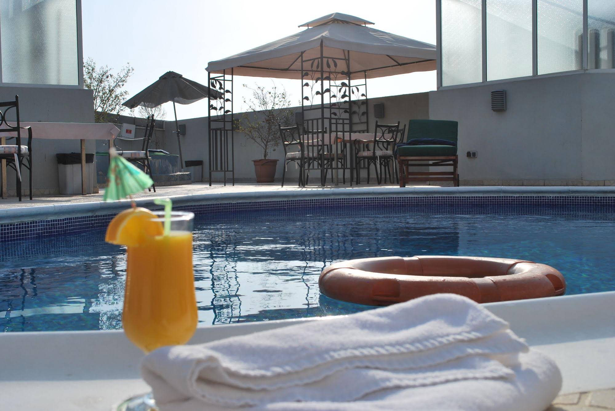 Al Deyafa Hotel Apartments 3