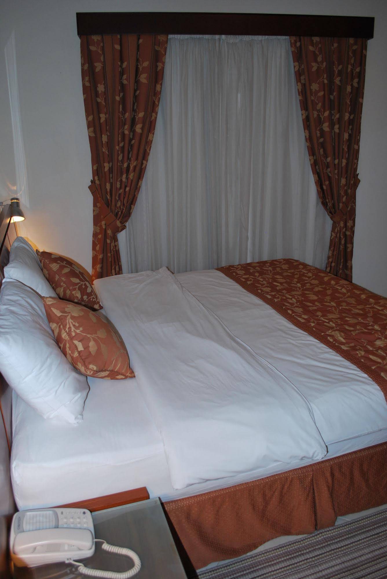 Al Deyafa Hotel Apartments 3