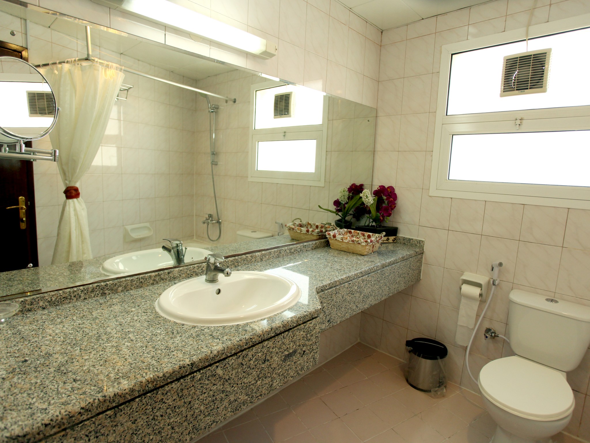 Syaj Hotel by OYO Rooms