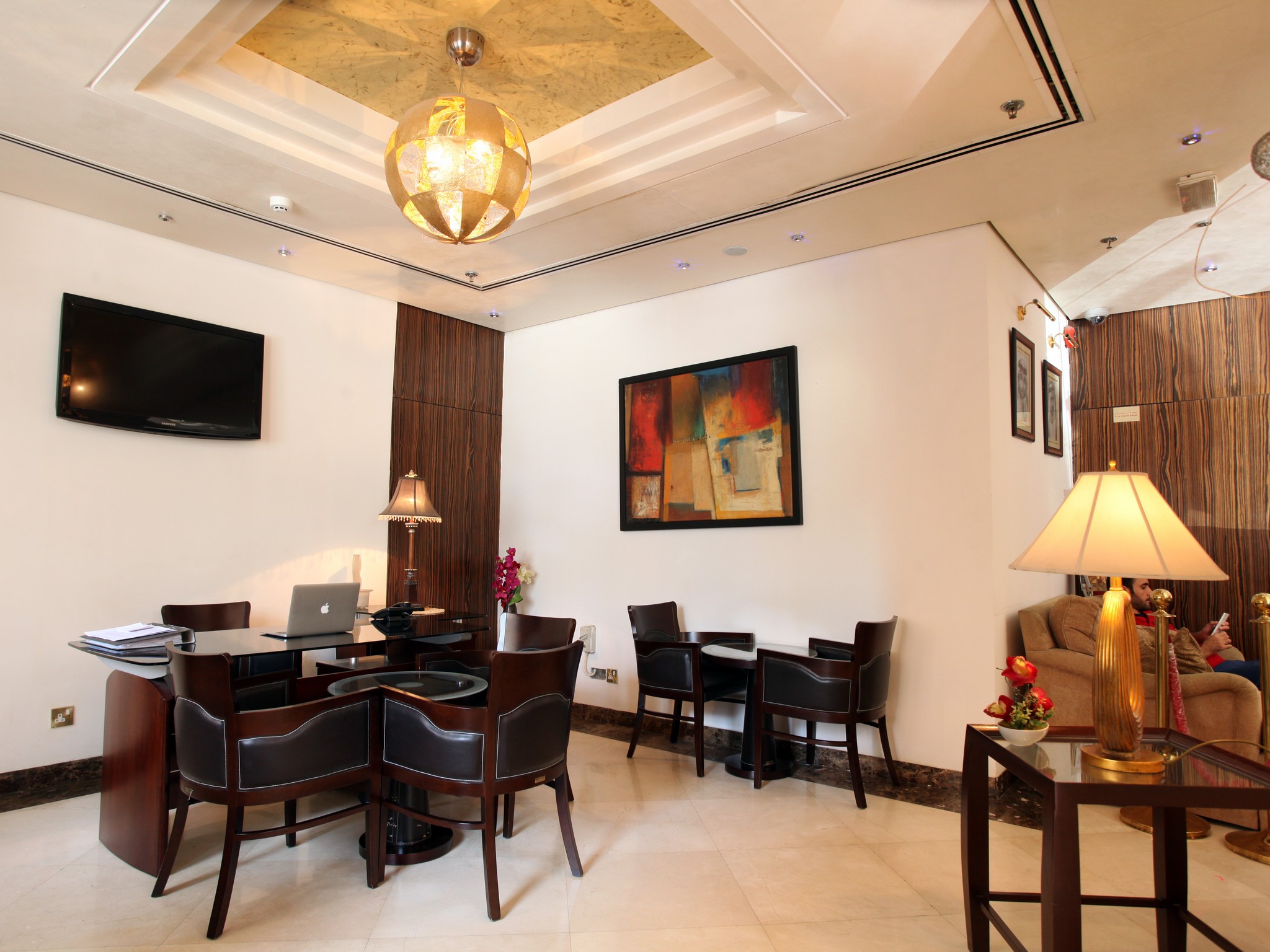 Syaj Hotel by OYO Rooms