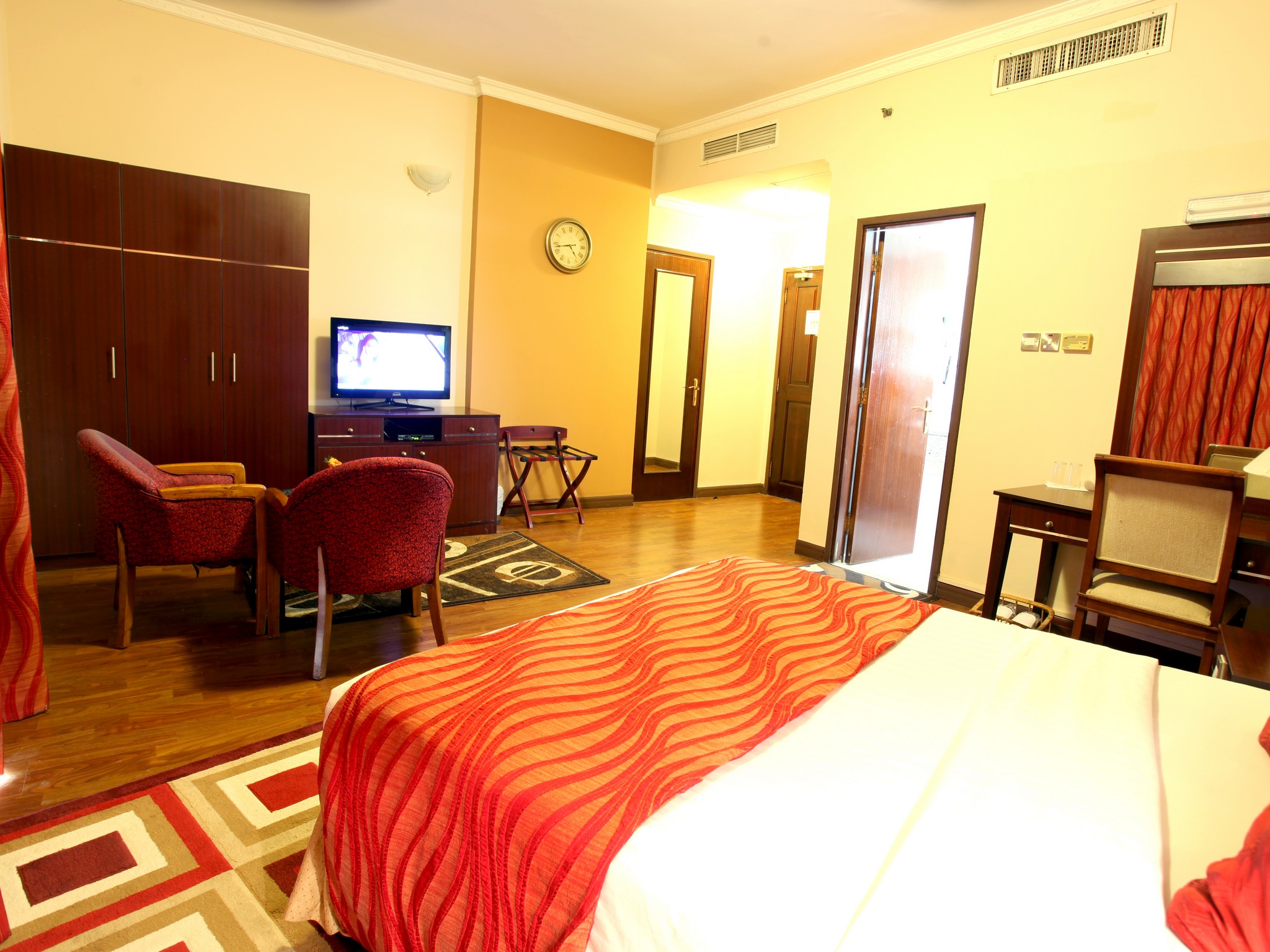 Syaj Hotel by OYO Rooms