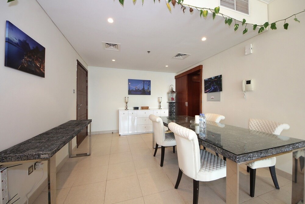 8 Boulevard Walk by New Arabian Holiday Homes