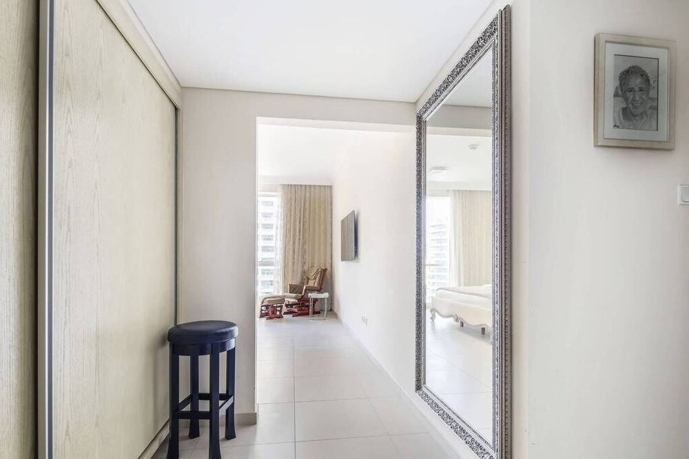 Al Bateen Residence by Frank Porter