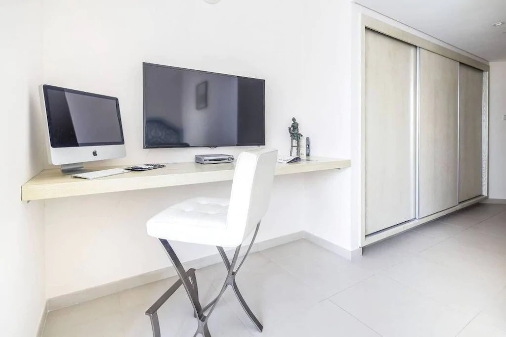 Al Bateen Residence by Frank Porter