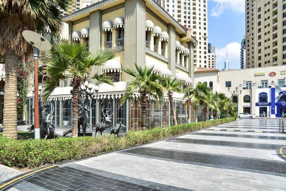 Al Bateen Residence by Frank Porter