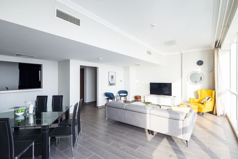 Al Bateen Residence by Frank Porter