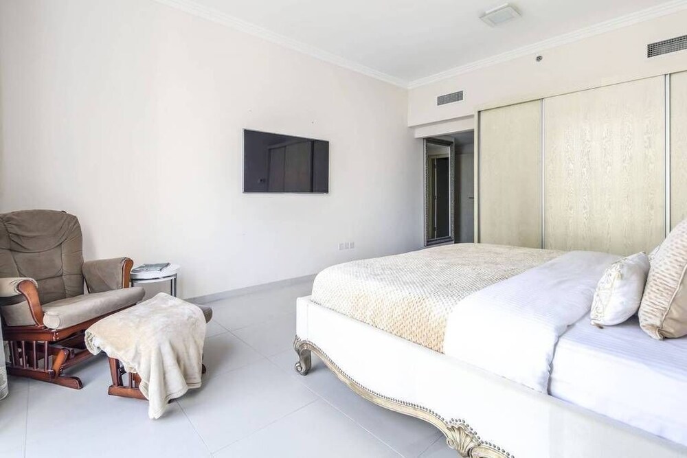 Al Bateen Residence by Frank Porter