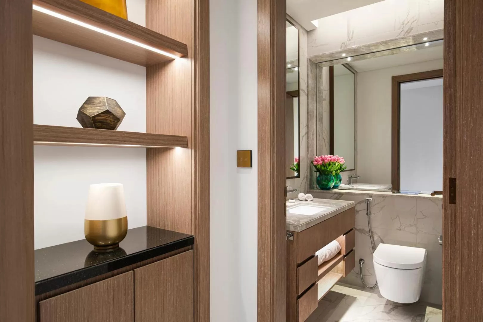 Al Jaddaf Rotana Suite Hotel