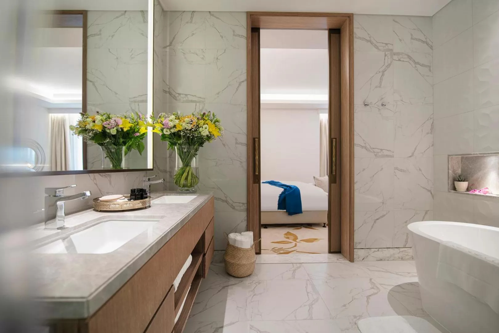 Al Jaddaf Rotana Suite Hotel