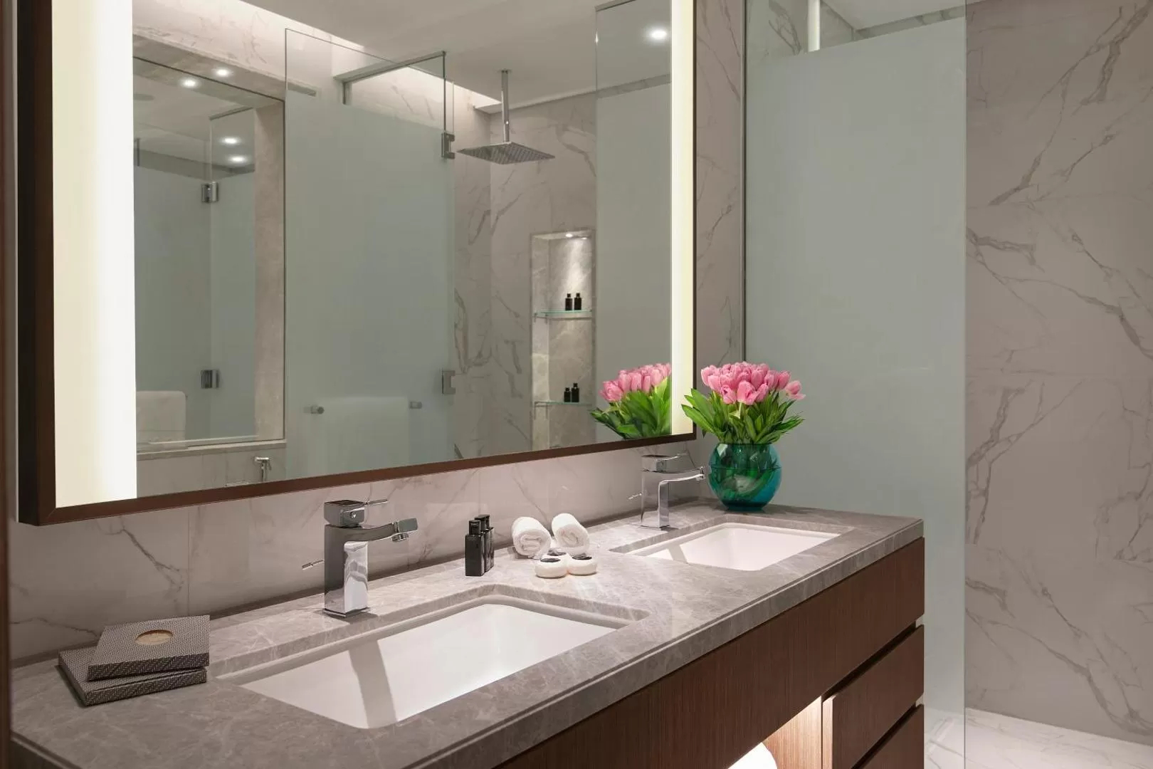 Al Jaddaf Rotana Suite Hotel