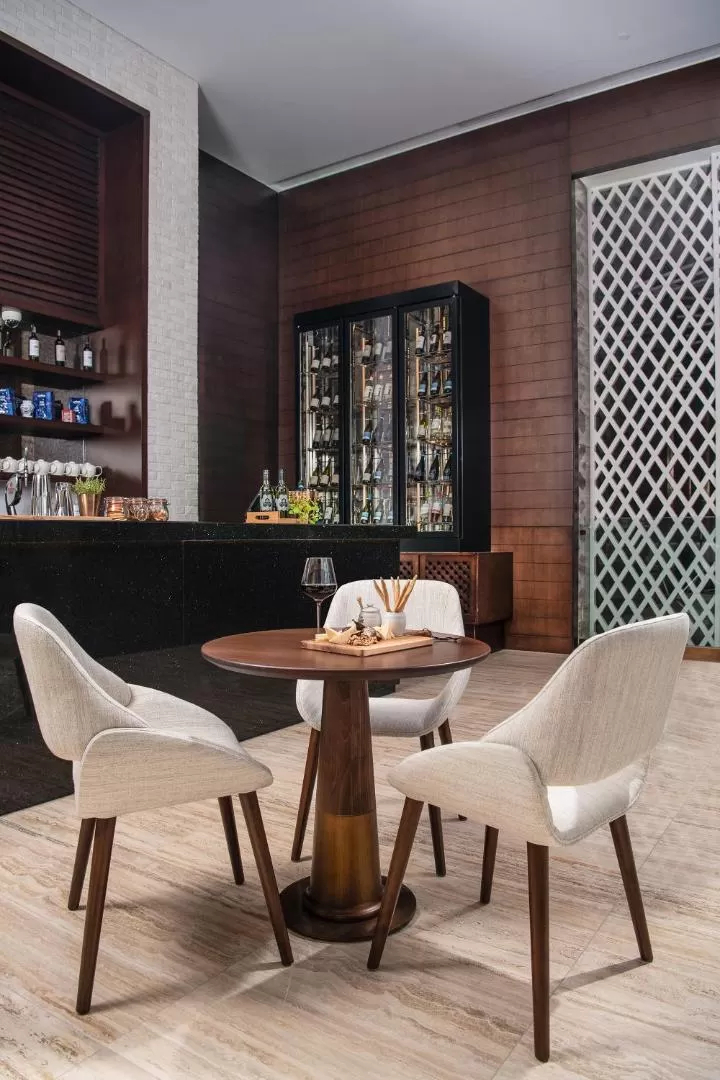 Al Jaddaf Rotana Suite Hotel