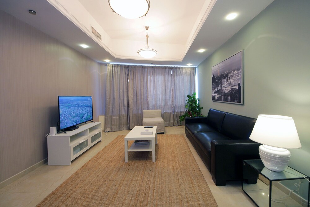 Al Waleed Paradise by Signature Holiday Home