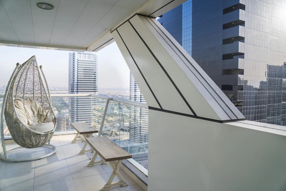 Dubai Arch by Airbetter