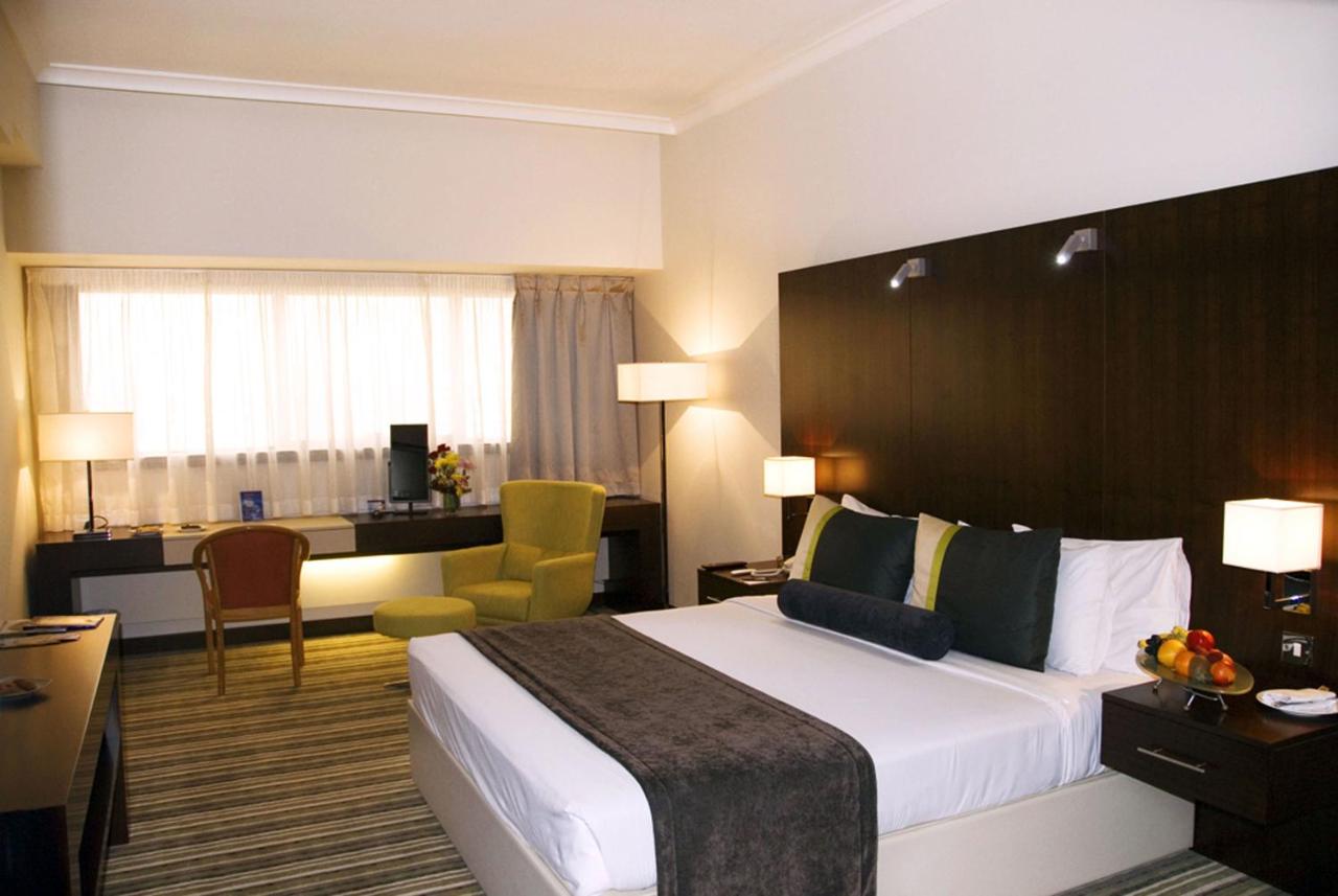 Aravi Hotel
