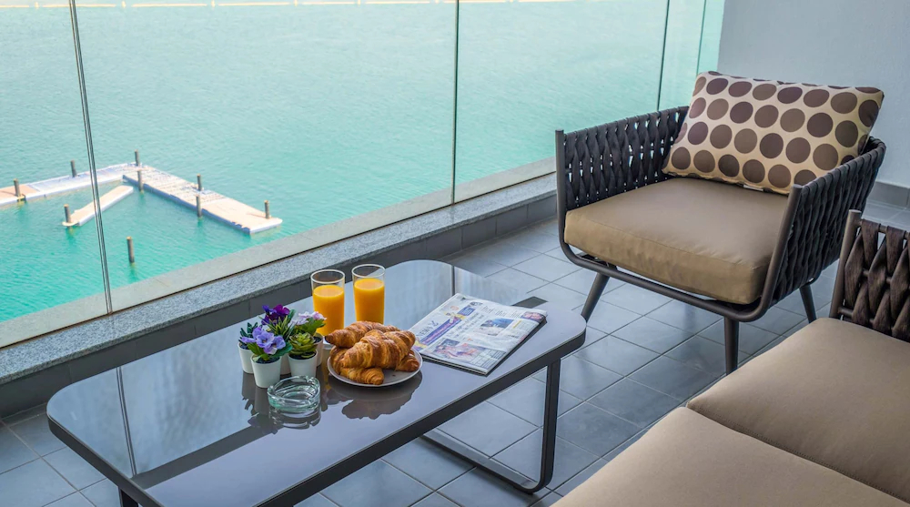 Azure Residence by LUX Holiday Home