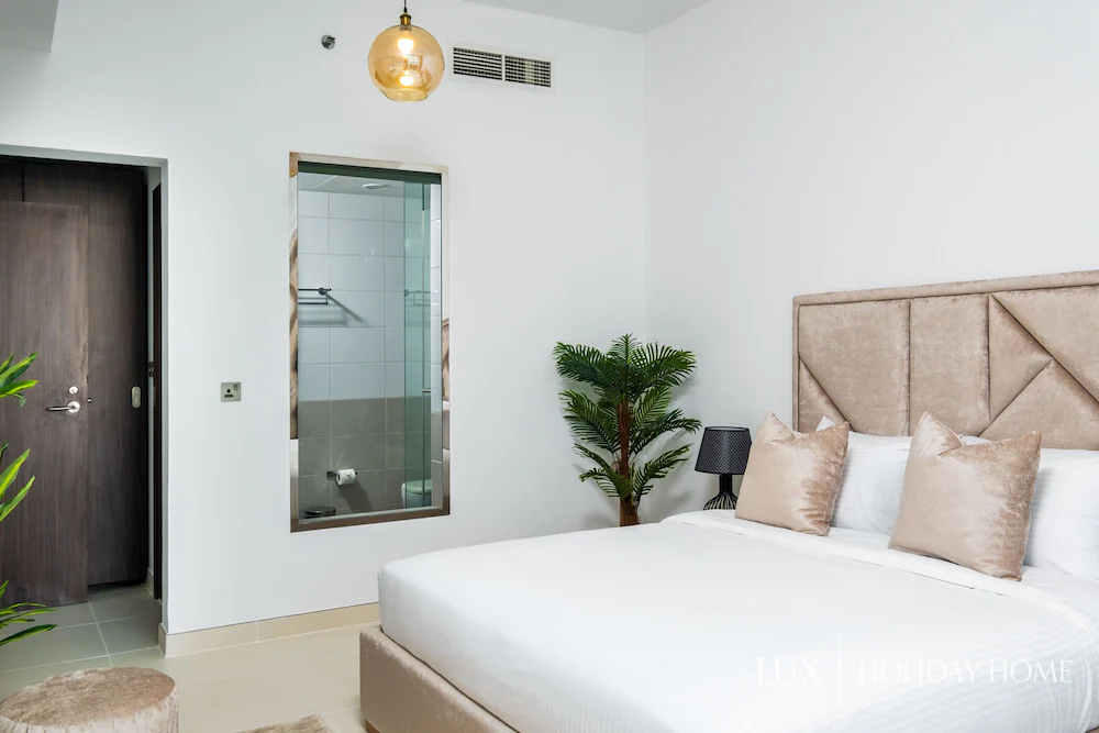 Azure Residence by LUX Holiday Home