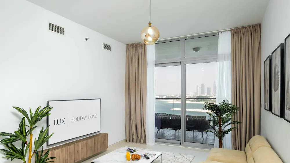 Azure Residence by LUX Holiday Home