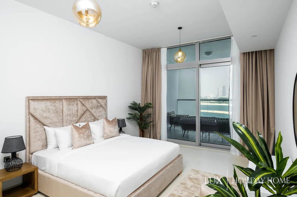 Azure Residence by LUX Holiday Home