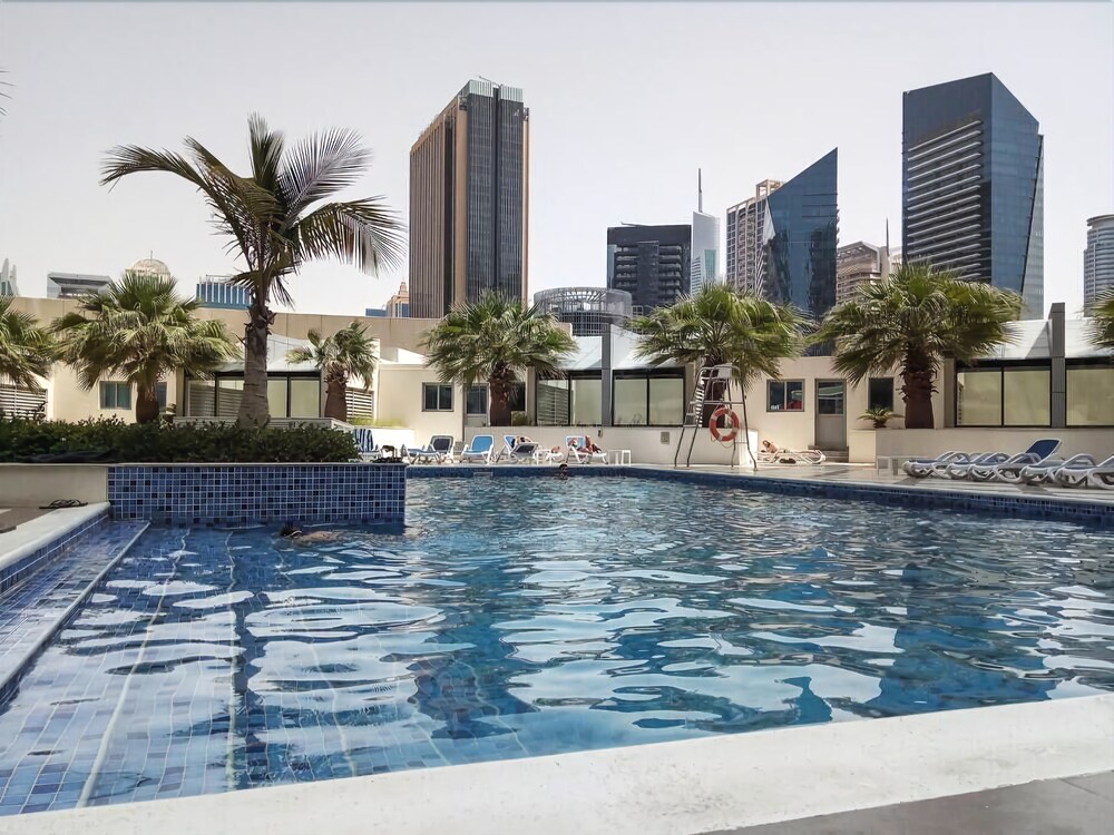 Bay Central 1 by Frank Porter