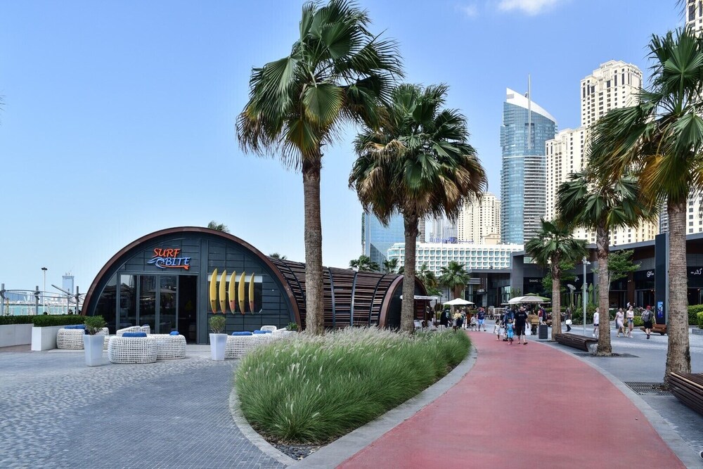Bay Central 1 by Frank Porter