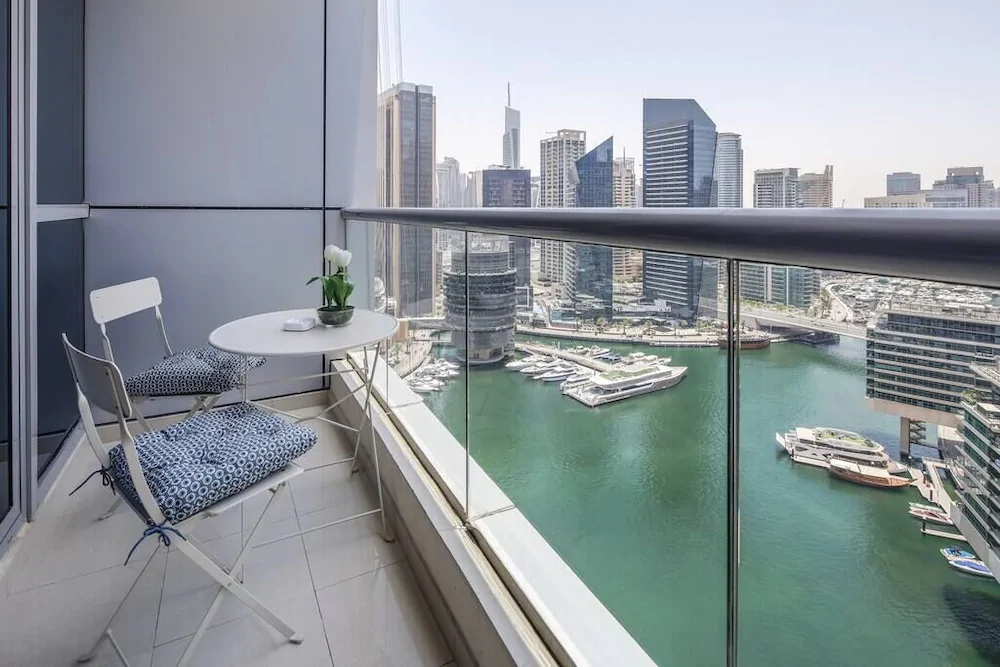 Bay Central 1 by Frank Porter