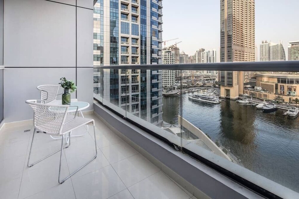 Bay Central 1 by Frank Porter