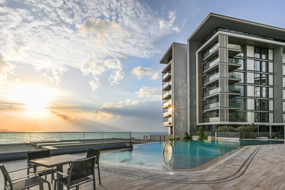 Blue Waters Building 4 by Driven Holiday Homes