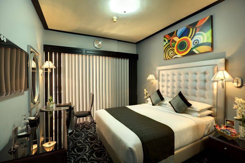 Broadway Hotel