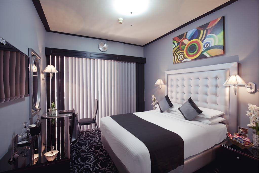 Broadway Hotel