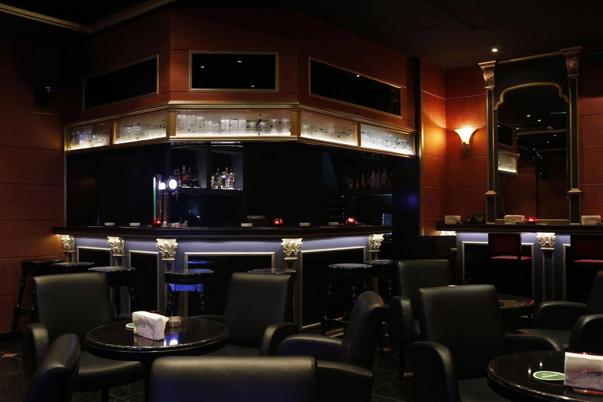 Broadway Hotel