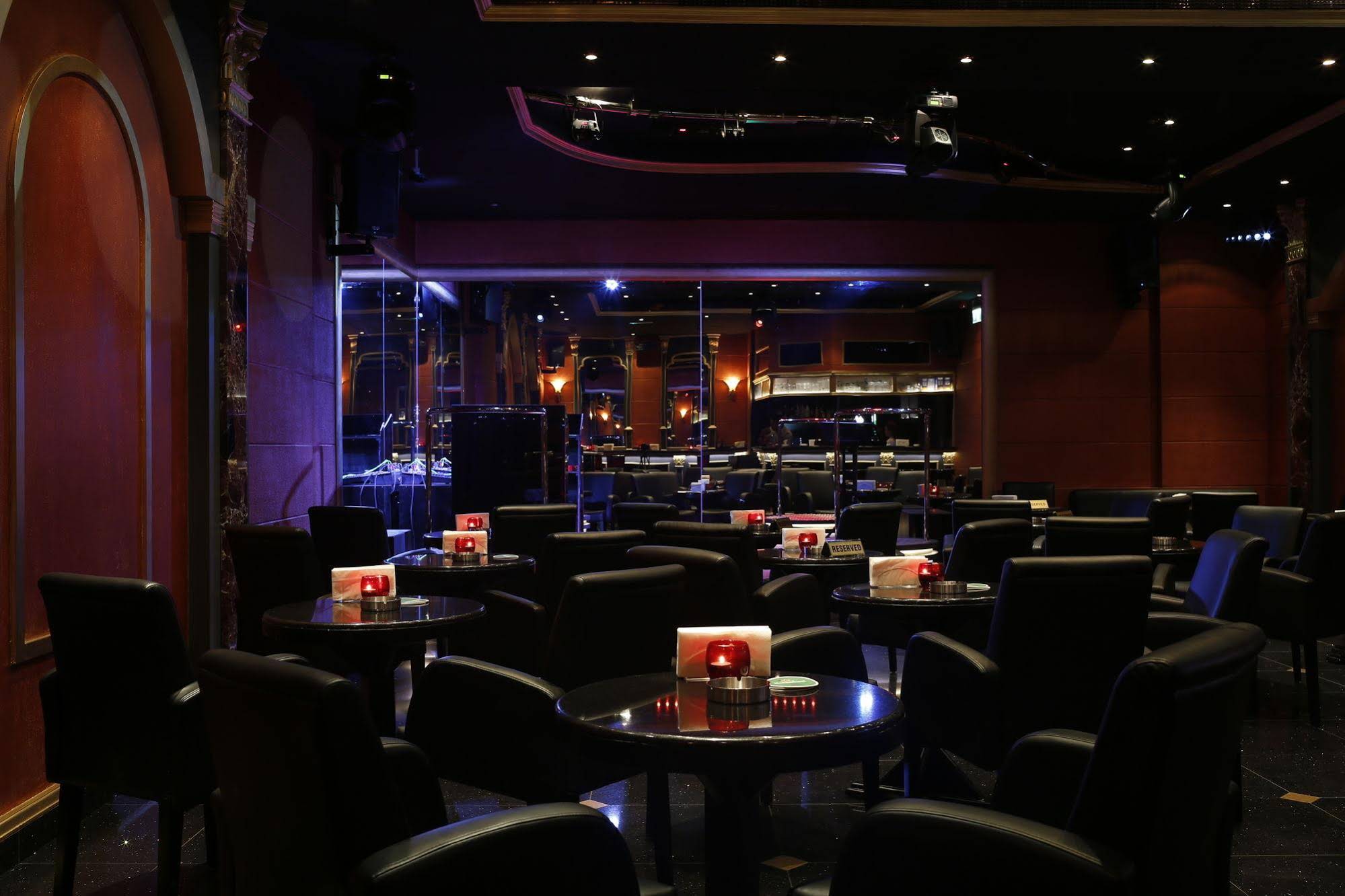 Broadway Hotel