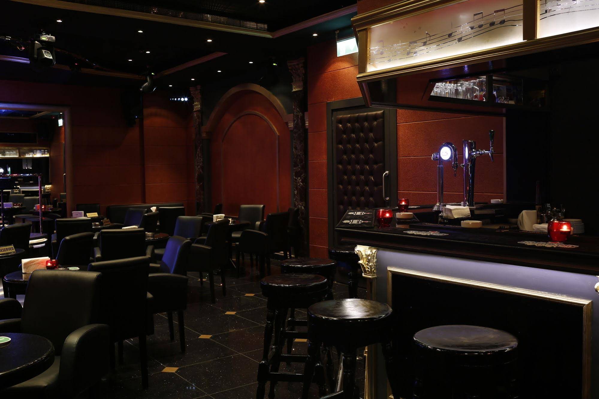 Broadway Hotel
