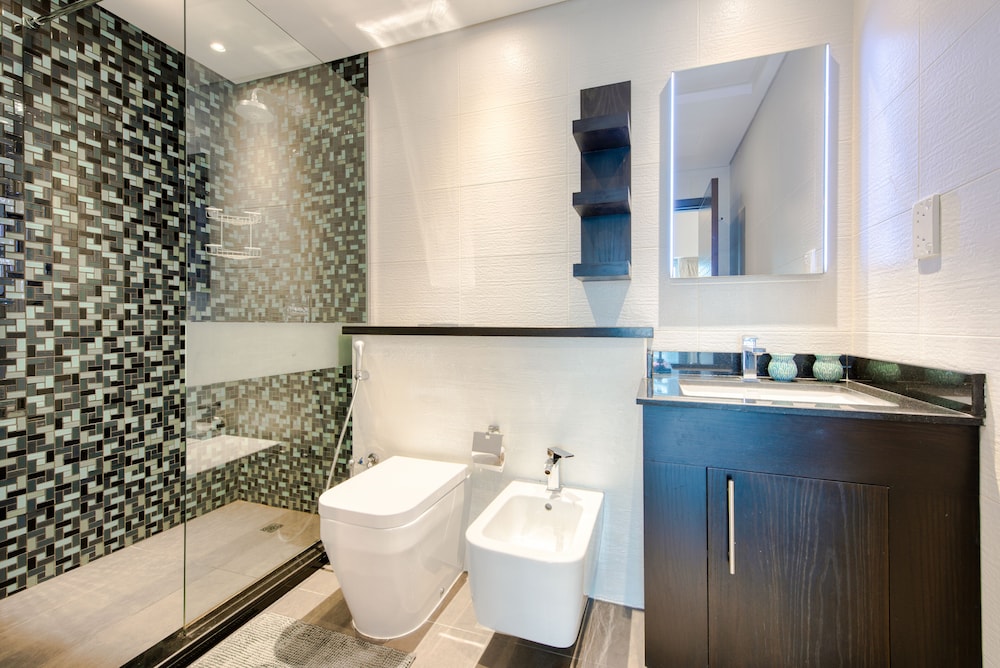 Cayan Tower by  Raine & Horne Holiday Homes