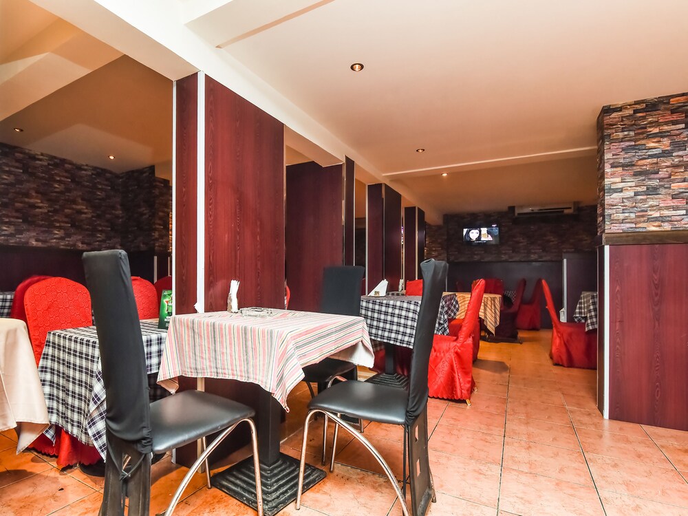 Central Paris Hotel by OYO Rooms