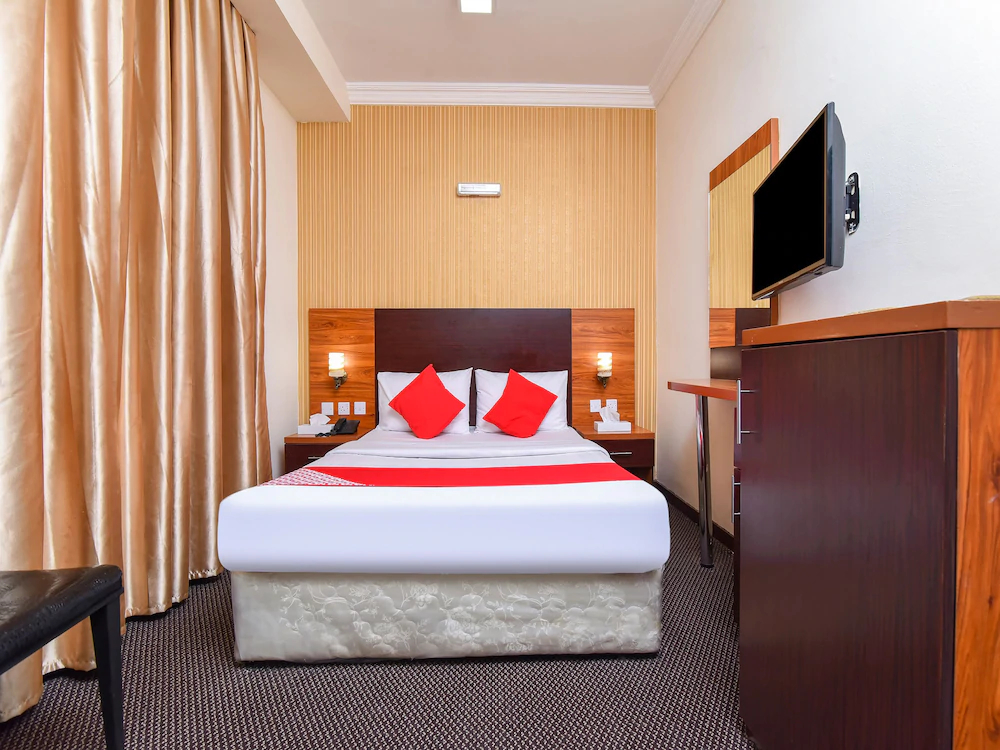 Central Paris Hotel by OYO Rooms