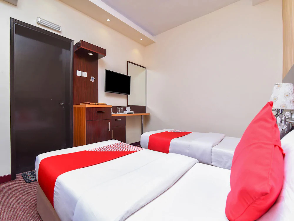 Central Paris Hotel by OYO Rooms