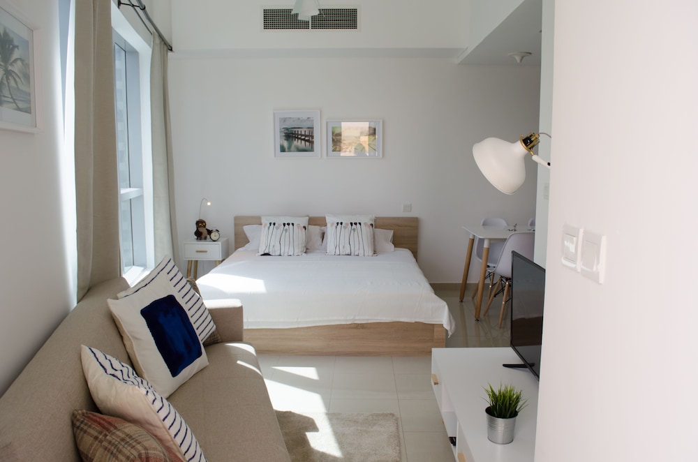 Central Tower by Hi Guests Vacation Homes