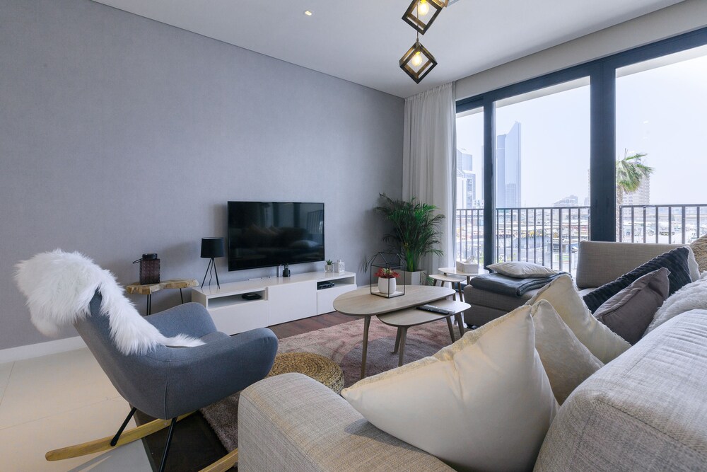 City Walk 2A by Fam Living