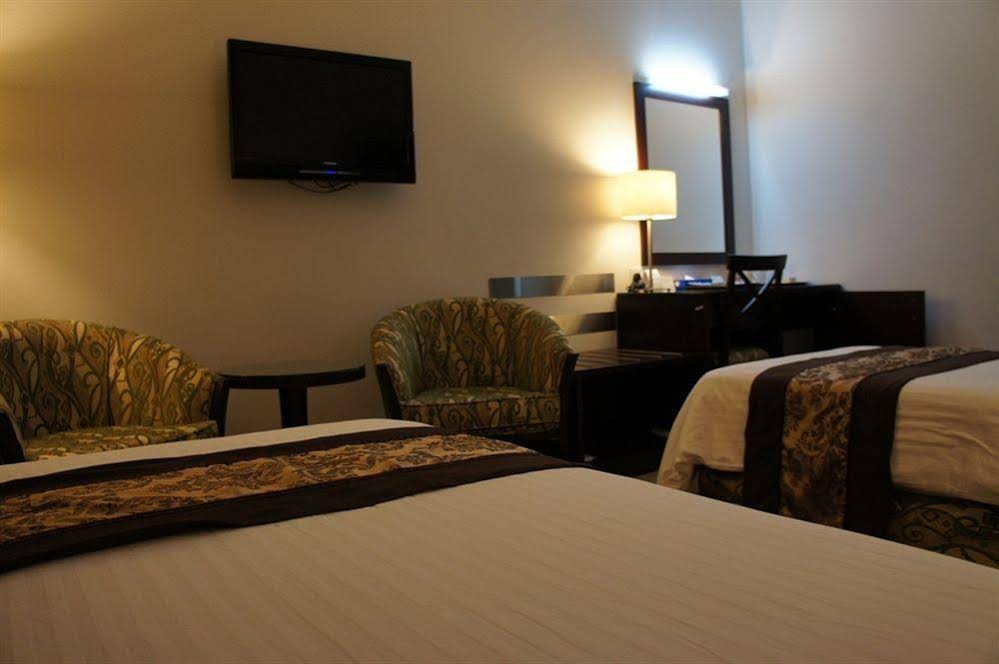 Boonmax Hotel