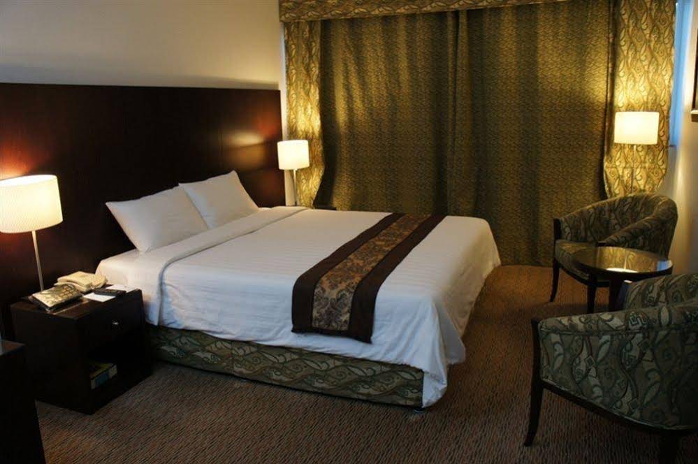 Boonmax Hotel