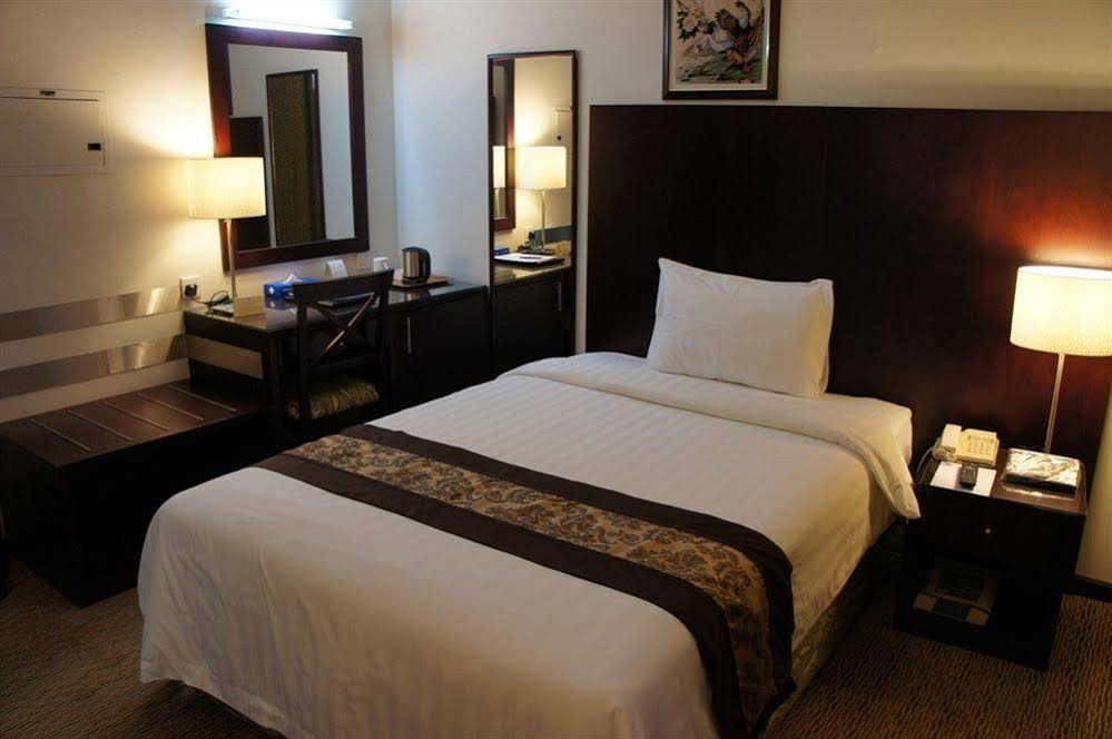 Boonmax Hotel