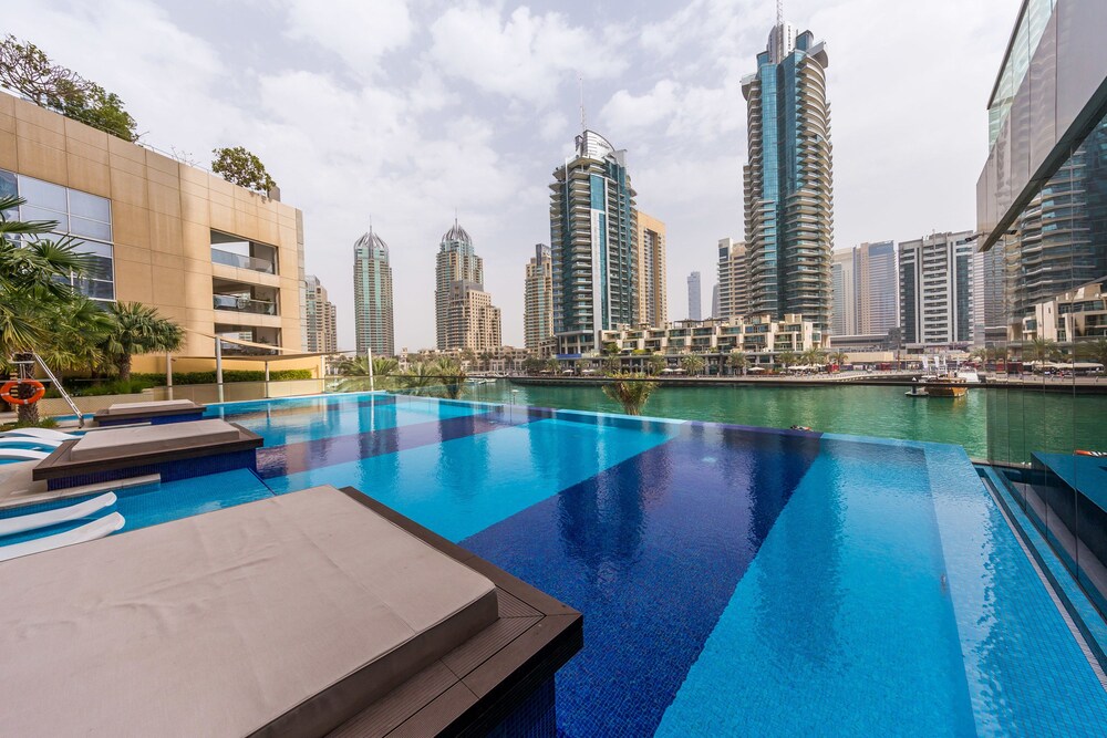 Dubai Marina Towers by Deluxe Holiday Homes