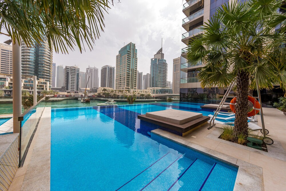 Dubai Marina Towers by Deluxe Holiday Homes