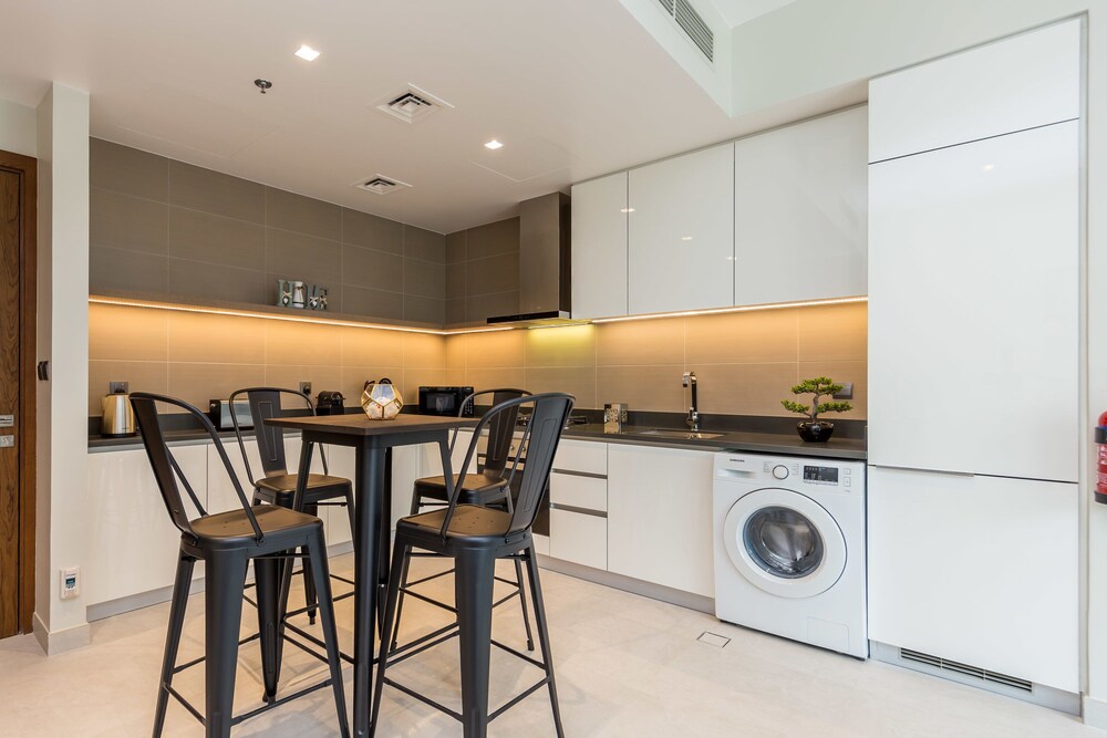Dubai Marina Towers by Deluxe Holiday Homes